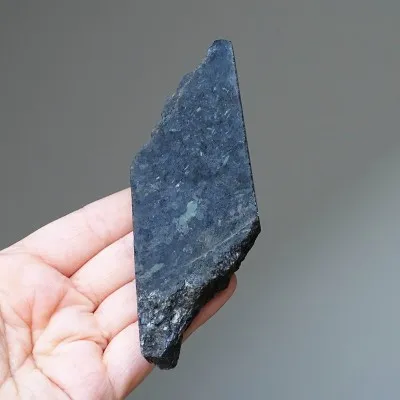 Nuummit natürliches Mineral 98g, Grönland