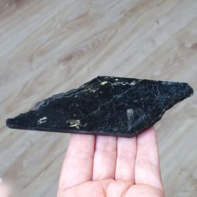 Nuummit natürliches Mineral 98g, Grönland