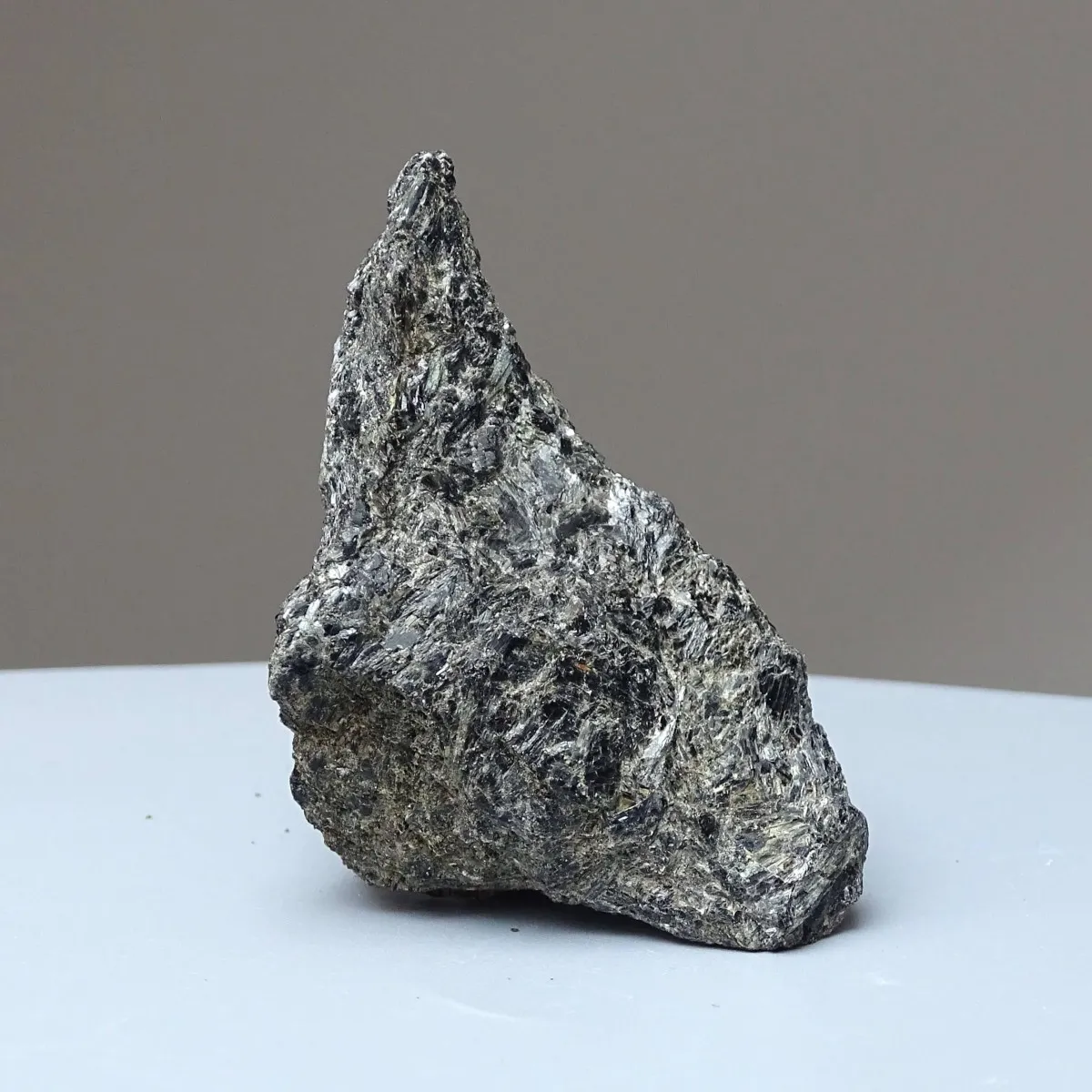 Nuummit přírodní minerál 54g, Grónsko