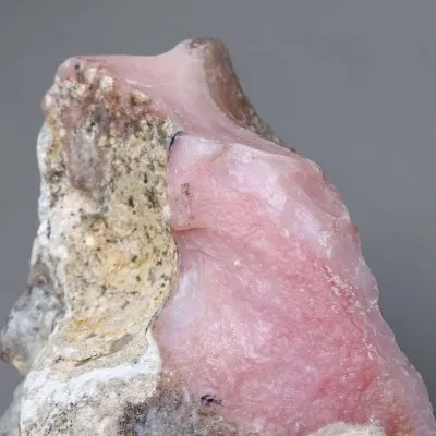 Andský růžový přírodní opál 257g, Peru