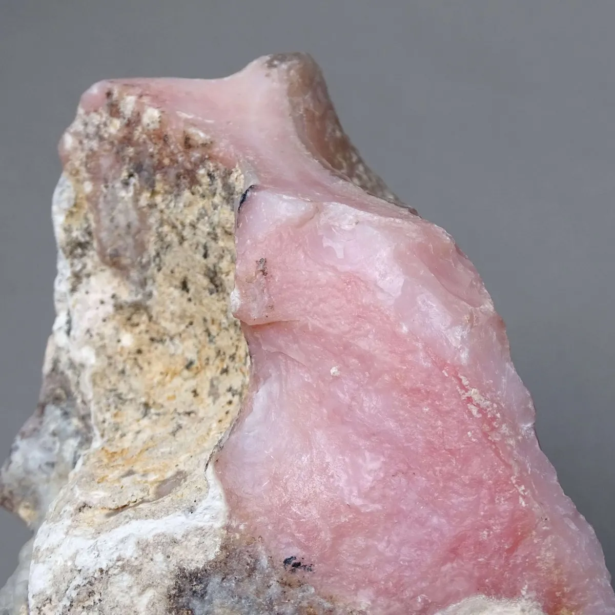 Andský růžový přírodní opál 257g, Peru