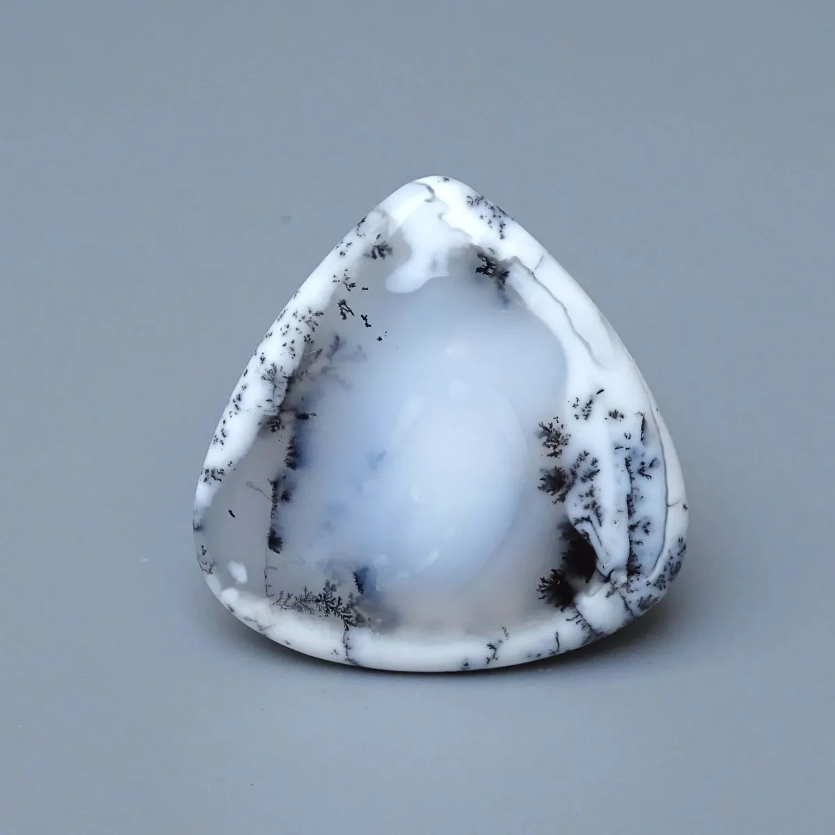 Dendritický opál (merlinit) kabošon 12,9g, Madagaskar