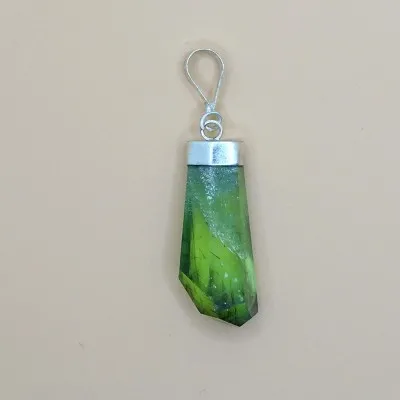 Peridot /Olivín přírodní krystal přívěšek 4,9g Pakistán
