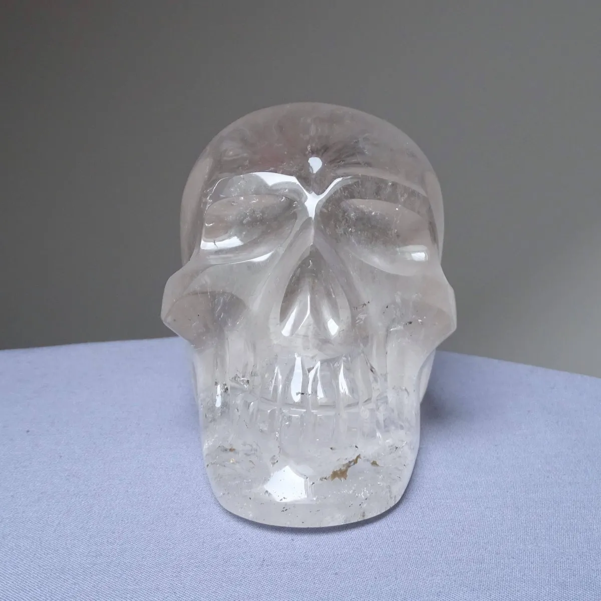 Quartz crystal skull 1105g, Brazil