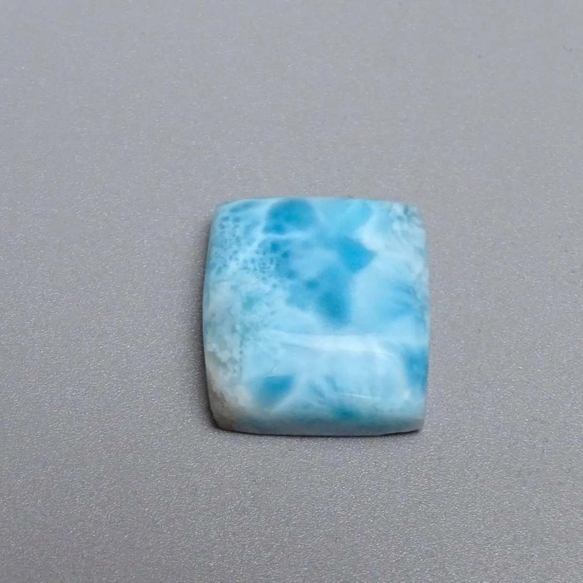 Larimar přírodní leštěný kabošon 7,9g, Dominikánská republika