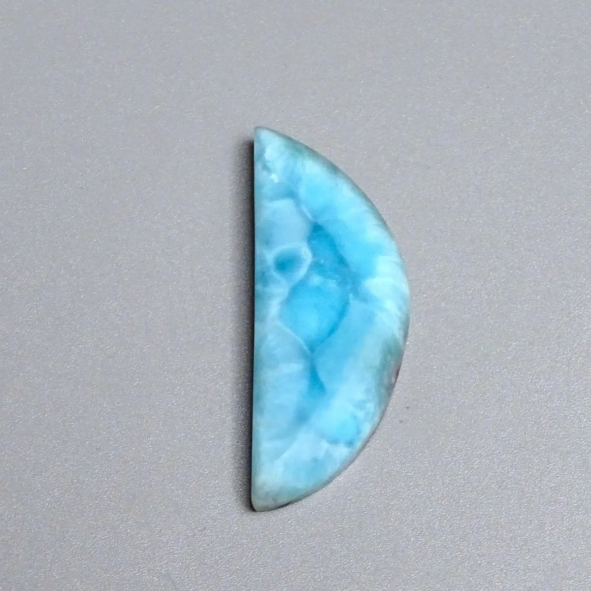 Larimar přírodní leštěný kabošon 8,7g, Dominikánská republika