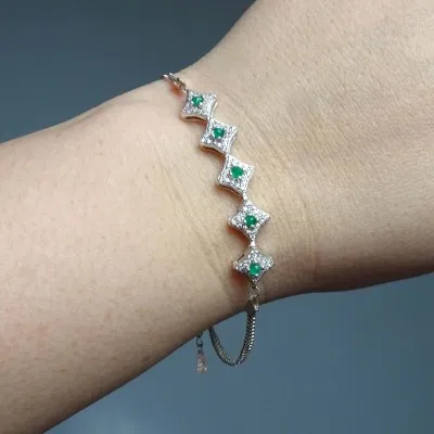 Silberarmband mit Smaragden und Zirkonen