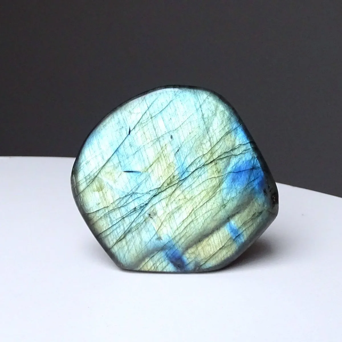 Labradorite natural polished top quality 67g, Madagascar