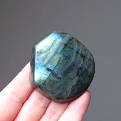 Labradorite natural polished top quality 67g, Madagascar