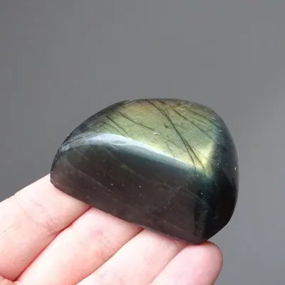 Labradorit přírodní leštěný top kvalita 85g, Madagaskar