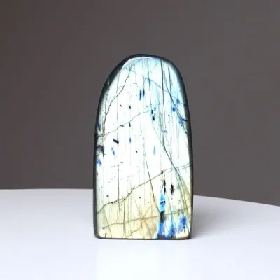 Labradorite natural polished top quality 177g, Madagascar