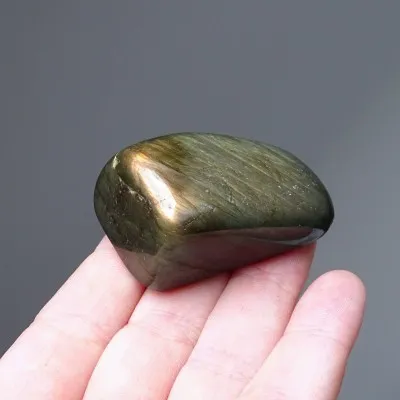 Labradorit přírodní leštěný top kvalita 53g, Madagaskar