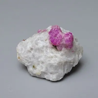 Rubin natürliches Mineral in Matrix 41,8g, Afghanistan