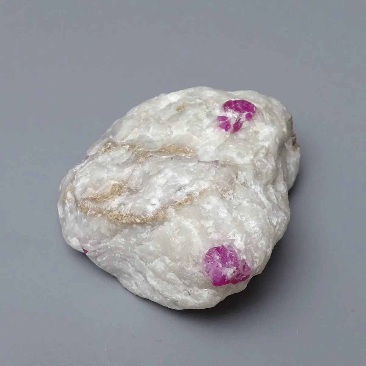 Rubin natürliches Mineral in Matrix 96,1g, Afghanistan