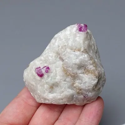 Rubin natürliches Mineral in Matrix 96,1g, Afghanistan