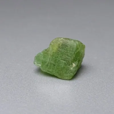 Peridot / Olivine crude mineral 7,9g, Pakistan