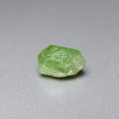 Peridot / Olivine crude mineral 4.6g, Pakistan