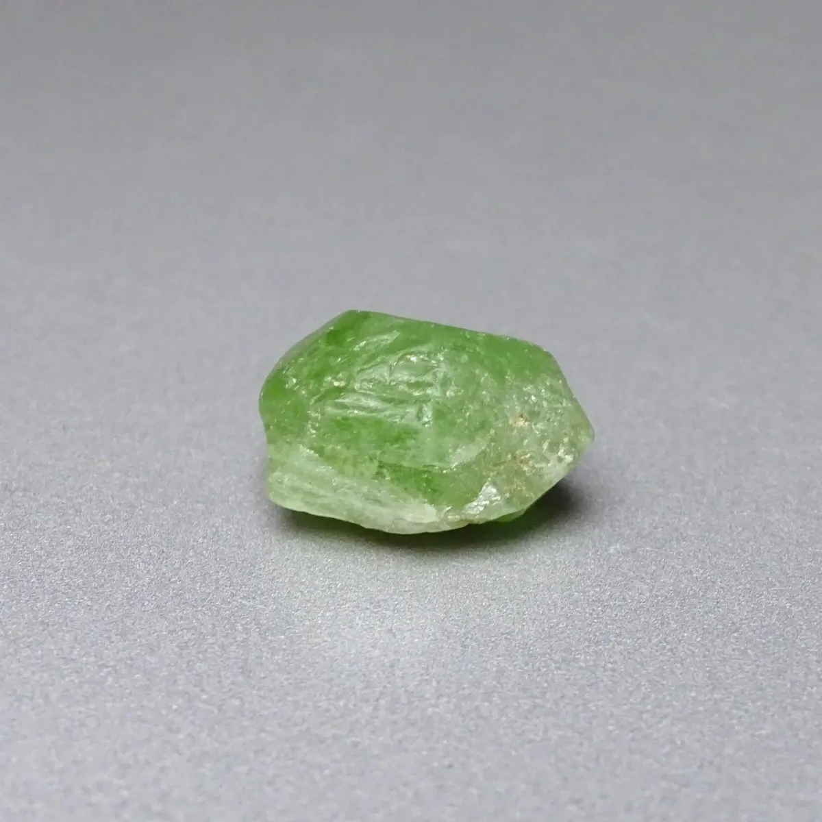 Peridot / Olivin Rohmineral 4,6g, Pakistan