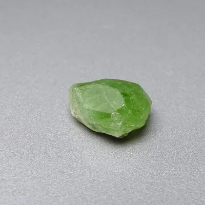 Peridot / Olivin Rohmineral 4,6g, Pakistan