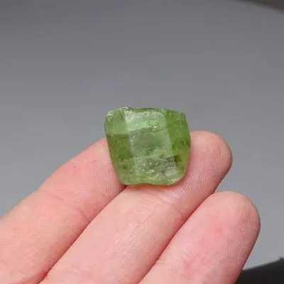 Peridot / Olivin Rohmineral 5,1g, Pakistan