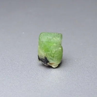 Peridot / Olivin Rohmineral 3,6g, Pakistan