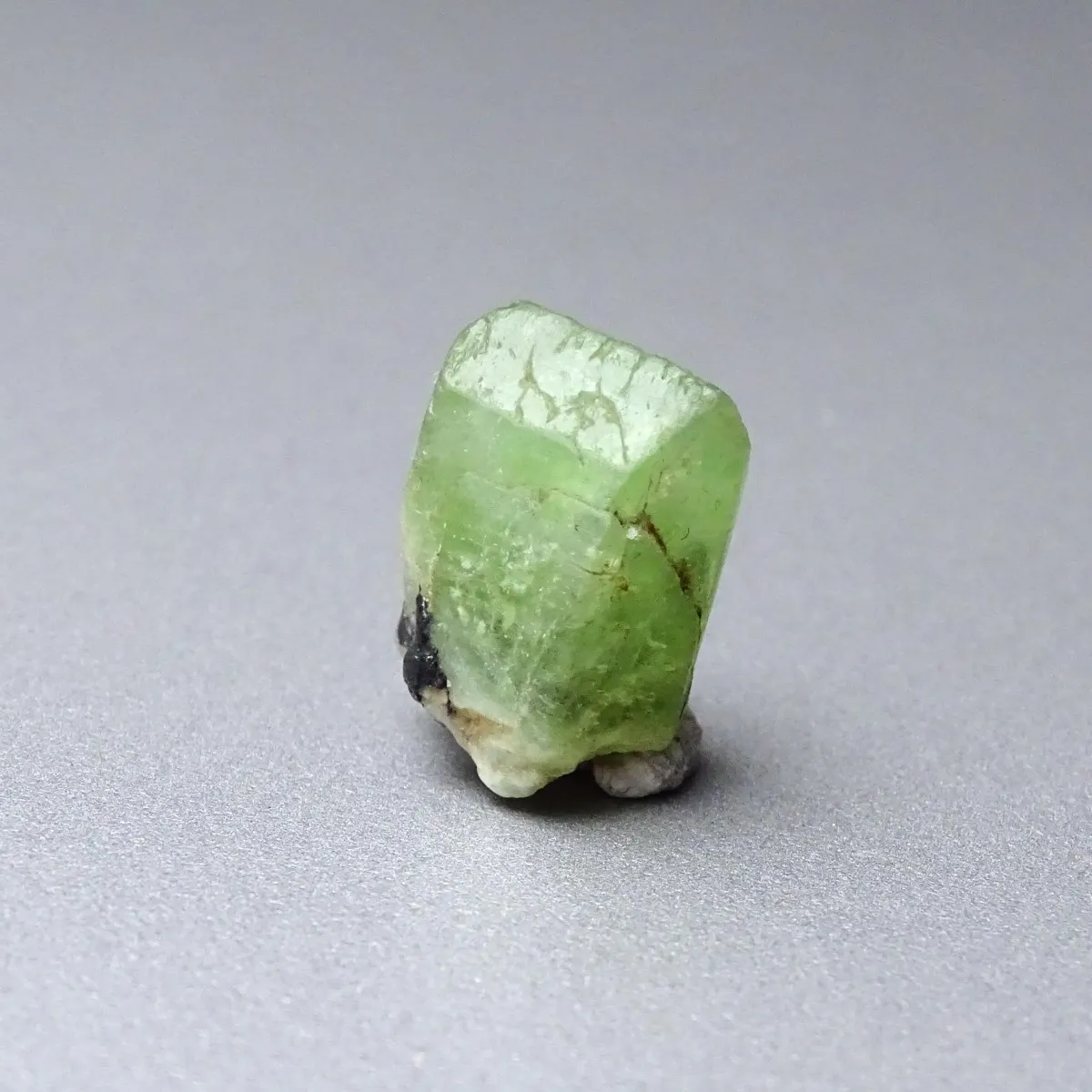 Peridot /Olivín surový minerál 3,6g Pakistán