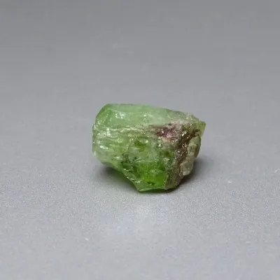 Peridot /Olivín surový minerál 7,1g Pakistán