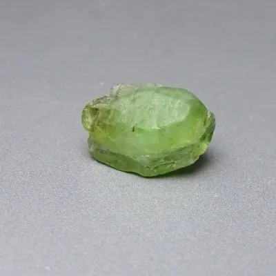 Peridot / Olivin Rohmineral 7,1g, Pakistan