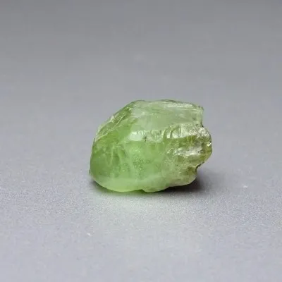 Peridot / Olivin Rohmineral 7,1g, Pakistan