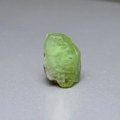 Peridot / Olivin Rohmineral 7,1g, Pakistan