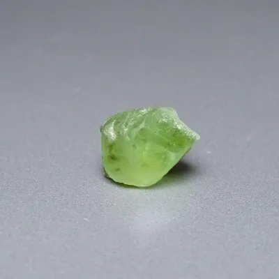 Peridot / Olivin Rohmineral 3,9g, Pakistan