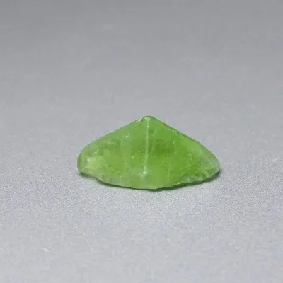 Peridot / Olivin Rohmineral 2,9g, Pakistan