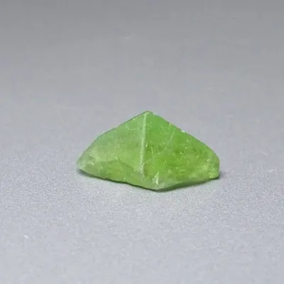 Peridot / Olivin Rohmineral 2,9g, Pakistan