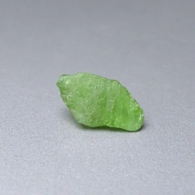 Peridot / Olivine crude mineral 2.9g, Pakistan