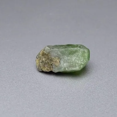 Peridot / Olivine crude mineral 6.5g, Pakistan