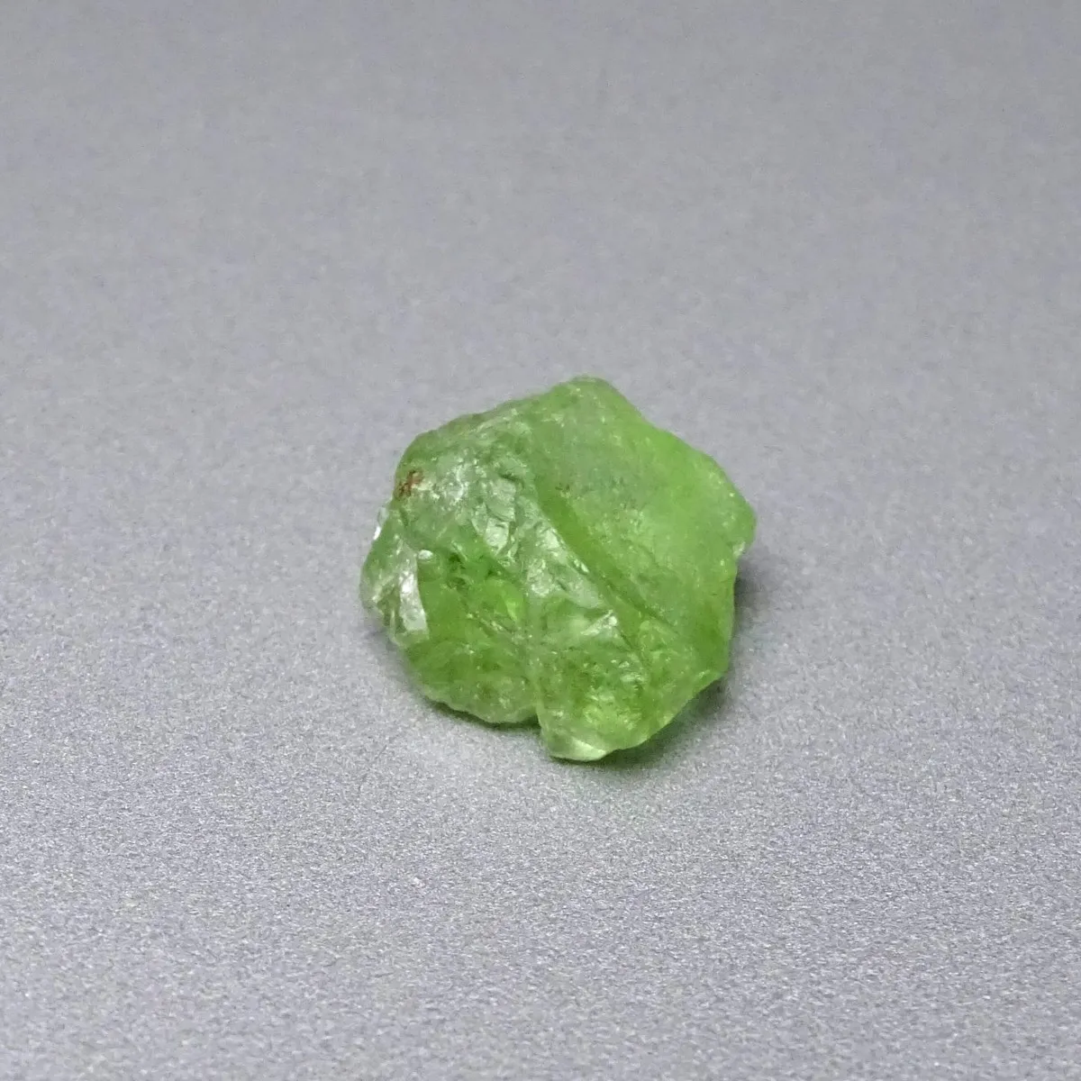 Peridot / Olivine crude mineral 3.1g, Pakistan