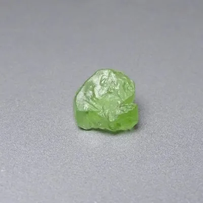 Peridot / Olivin Rohmineral 3,1g, Pakistan