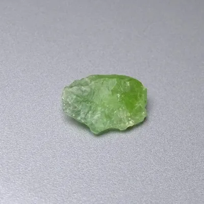 Peridot / Olivine crude mineral 4.2g, Pakistan