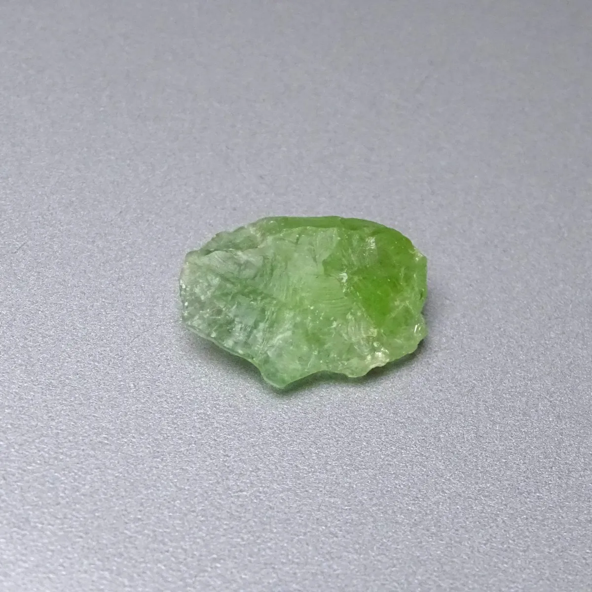 Peridot / Olivine crude mineral 4.2g, Pakistan