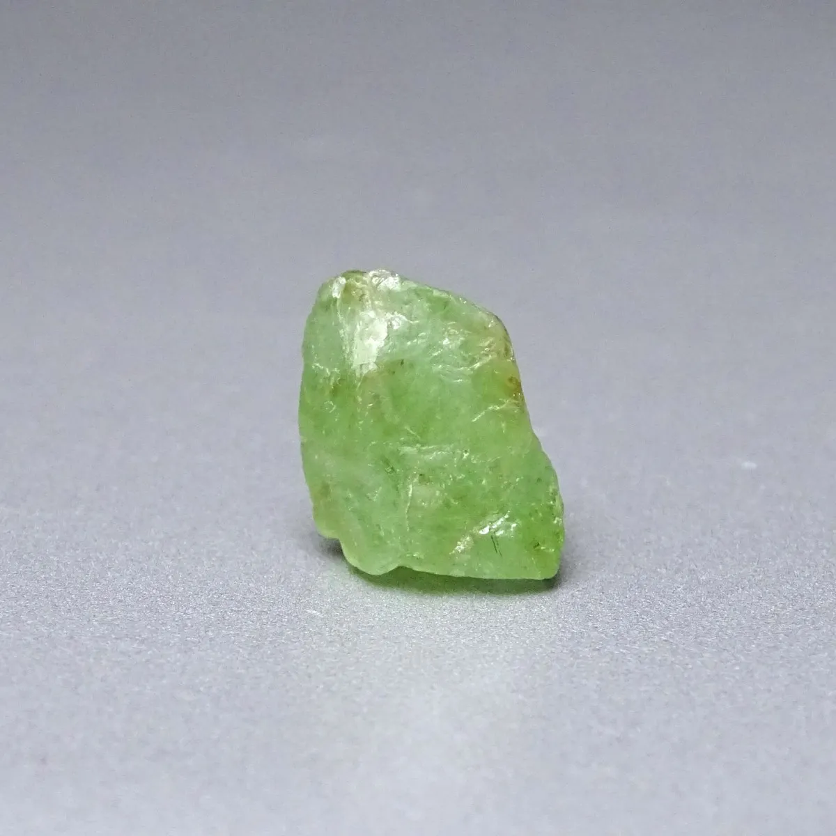Peridot / Olivin Rohmineral 3,7g, Pakistan