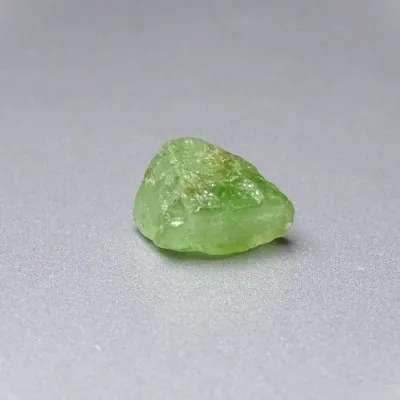 Peridot / Olivin Rohmineral 3,7g, Pakistan