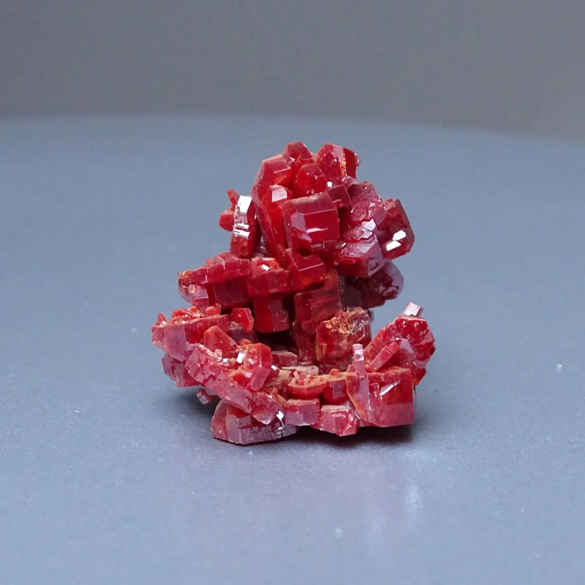 Vanadinite mineral 33.3g, Morocco