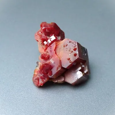 Vanadinit minerál krystaly 32,8g, Maroko