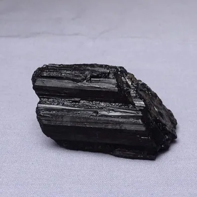 Tourmaline raw crystal black - skoryl 186g, Brazil