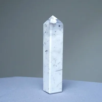 Dendritischer Opal (Merlinit) Obelisk 118g, Madagaskar