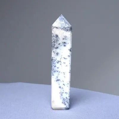 Dendritický opál (merlinit) obelisk 110g, Madagaskar