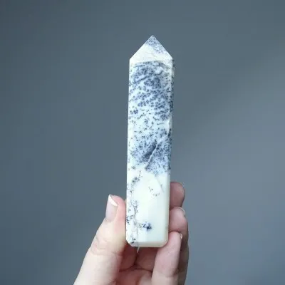Dendritický opál (merlinit) obelisk 110g, Madagaskar