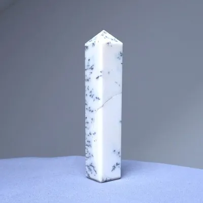 Dendritischer Opal (Merlinit) Obelisk 107g, Madagaskar