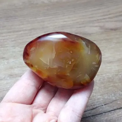 Polished carnelian 143g, Madagascar