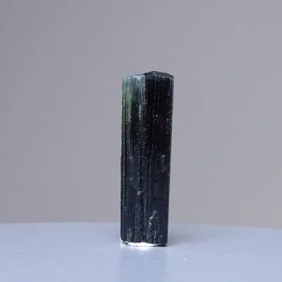Turmalín přírodní krystal 8,9g, Pakistán